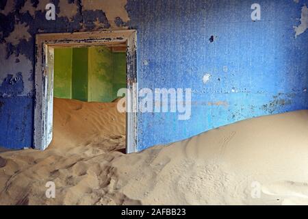 Afrika, Namibia, Kolmannskuppe, Verlasse Haeuser voll sabbia Foto Stock