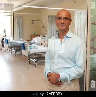 Ali Parsa chief executive della conduzione privata Hinchingbrooke NHS hospital in Cambridgeshire nel 2012 Foto Stock