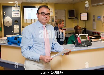 Medico Hisham Abdel-Rahman il direttore medico del NHS a conduzione privata Hinchingbrooke hospital in Cambridgeshire nel 2012. Foto Stock