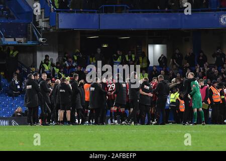 Londra, Regno Unito. Xiv Dic, 2019. Bournemouth giocatori celebrando la vittoria durante il match di Premier League tra Chelsea e Bournemouth a Stamford Bridge, Londra sabato 14 dicembre 2019. (Credit: Ivan Yordanov | MI News) La fotografia può essere utilizzata solo per il giornale e/o rivista scopi editoriali, è richiesta una licenza per uso commerciale Credito: MI News & Sport /Alamy Live News Foto Stock
