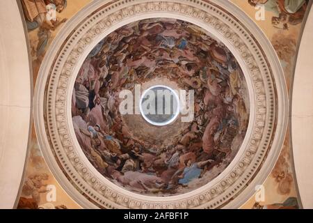 Il dipinto all'interno di San Liborio cupola della cappella nel palazzo ducale di Colorno, che rappresenta l'Incoronazione della Vergine per artista Domenico Muzzi, 1780 Foto Stock