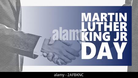Martin Luther King Jr day testo. In bianco e nero si stringono la mano sullo sfondo. MLK day, US national holiday, uguaglianza, arrestare il razzismo concetto. Foto Stock