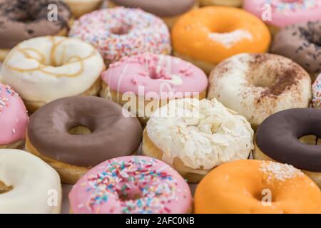 Fresche ciambelle fatte come dettagliato di close-up scatti (messa a fuoco selettiva) Foto Stock