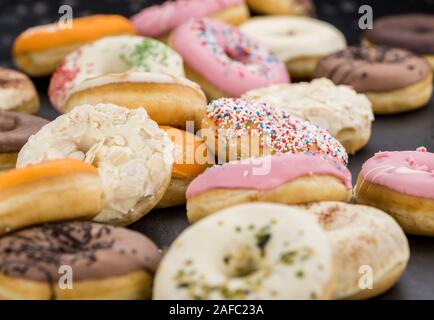 Fresche ciambelle fatte come dettagliato di close-up scatti (messa a fuoco selettiva) Foto Stock