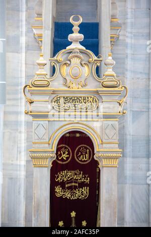 Vista interna di Nuruosmaniye Moschea Fatih, Istanbul, Turchia. Foto Stock