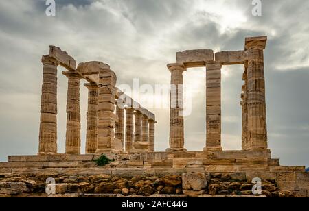 Le rovine del tempio di Poseidone, nella penisola di Sounion, in Grecia. Foto Stock