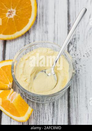 Porzione di fresche fatte polvere arancio come dettagliato di close-up shot (messa a fuoco selettiva) Foto Stock