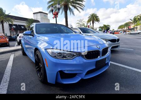 PEMBROKE Pines, FL - 14 dicembre: Super Car Sabato Florida con incredibile lusso, Sport, Classic, esotico, Super e Hyper vetture. Ogni secondo sabato del mese. Portato a voi da Lamborghini Broward, una divisione di Warren Henry Auto Group il 14 dicembre 2019, a 527 SW 145Terrazza, Pembroke Pines, Florida 33330 in Pembroke Pines, Florida Persone: atmosfera Credito: tempeste Media Group/Alamy Live News Foto Stock