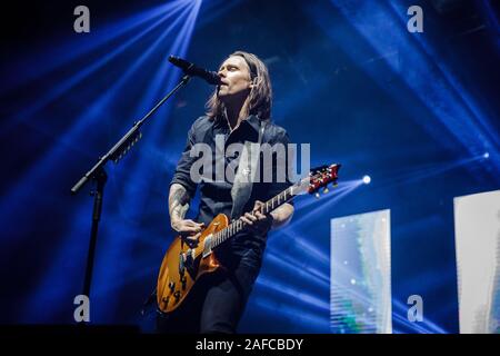 Nottingham, Regno Unito. Xiv Dic, 2019. Myles Kennedy degli Alter Bridge si esibisce dal vivo sul palco del Motorpoint Arena di Nottingham, UK. Credito: Andy Gallagher/Alamy Live News Foto Stock