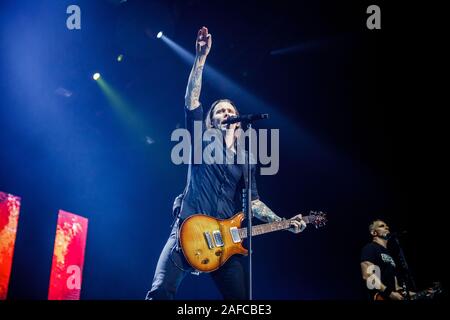 Nottingham, Regno Unito. Xiv Dic, 2019. Myles Kennedy degli Alter Bridge si esibisce dal vivo sul palco del Motorpoint Arena di Nottingham, UK. Credito: Andy Gallagher/Alamy Live News Foto Stock