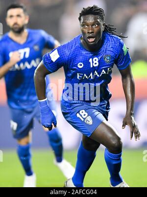 Doha in Qatar. Xiv Dic, 2019. Bafetimbi Gomis (R) di Al Hilal FC celebra dopo rigature durante il FIFA Club World Cup Qatar 2019 Secondo turno match tra Arabia Saudita Al Hilal FC e della Tunisia è Esperance Sportive de Tunisi al Jassim bin Hamad Stadium a Doha, capitale del Qatar, a Dic. 14, 2019. Credito: Nikku/Xinhua/Alamy Live News Foto Stock