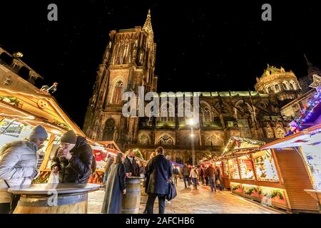 Strasburgo, Francia - dicembre 1,2019: Mercatino di natale nella città di Strasburgo, Alsazia, Francia Foto Stock