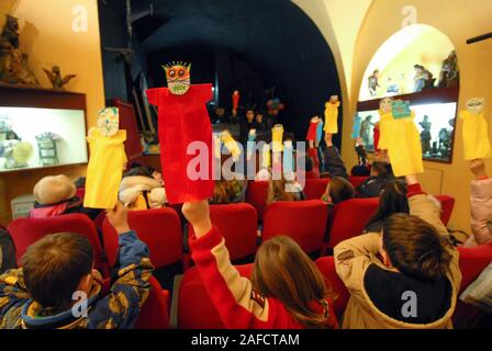 TORINO, ITALIA - Febbraio 2008: Museo dei Burattini in Gianduja teatro, una collezione di Lupi famiglia. Una famiglia di burattinai italiani che hanno iniziato la loro Foto Stock