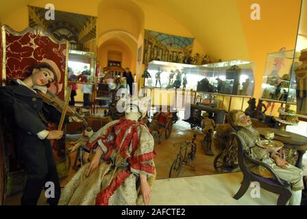 TORINO, ITALIA - Febbraio 2008: Museo dei Burattini in Gianduja teatro, una collezione di Lupi famiglia. Una famiglia di burattinai italiani che hanno iniziato la loro Foto Stock