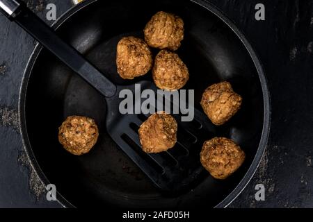 Porzione di freschi fatti in casa (polpette di messa a fuoco selettiva; close-up shot) Foto Stock