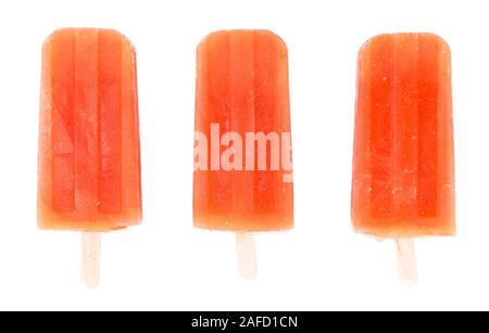 Porzione di pompelmo casalinga Popsicles isolati su sfondo bianco (messa a fuoco selettiva) Foto Stock