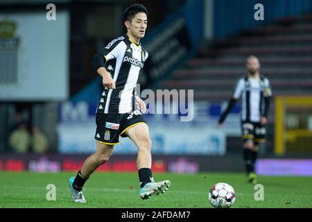 CHARLEROI, Belgio - 14 dicembre: Ryota Morioka di Charleroi in azione durante la Jupiler Pro League Match Day 19 tra Sporting Charleroi e Cercle Brugge su dicembre 14, 2019 in Charleroi Stade du Pays de Charleroi, Belgio. (Foto di Frank Abbeloos/ Credito: Pro scatti/Alamy Live News Foto Stock