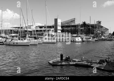 Da barche a vela per super yacht Port Vell di Barcellona ha loro tutti insieme ad un eccellente shopping al centro commerciale Maremagnum superstore. Foto Stock