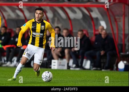 ENSCHEDE, 14-12-2019 , Grols Veste , olandese Eredivisie stagione calcistica 2019 / 2020 . Vitesse player Navarone Foor durante la partita FC Twente - Vitesse Foto Stock