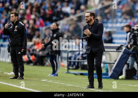 Coliseum Alfonso Perez, Madrid, Spagna. 15 Dic, 2019. La Liga Football Club, Getafe Club de Futbol versus Real Valladolid; Jose Bordalas allenatore del Getafe CF orologi dall'emarginare - Editoriale usare carte di credito: Azione Plus sport/Alamy Live News Foto Stock