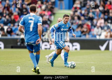 Coliseum Alfonso Perez, Madrid, Spagna. 15 Dic, 2019. La Liga Football Club, Getafe Club de Futbol versus Real Valladolid; Jorge Molina (Getafe CF) porta la palla in avanti in attacco - Editoriale usare carte di credito: Azione Plus sport/Alamy Live News Foto Stock