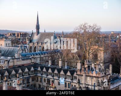 Brasenose College e la guglia di Exeter College Chapel, Università di Oxford, Oxford, Oxfordshire, Inghilterra, Regno Unito, GB. Foto Stock