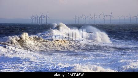 Ruvido il mare in tempesta a Hartlepool Foto Stock