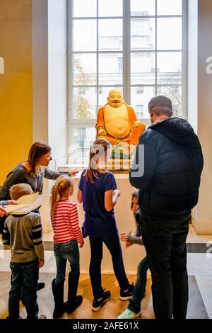 Cinese buddista porcellanato figura, Budai, British Museum di Londra, Inghilterra, Regno Unito Foto Stock