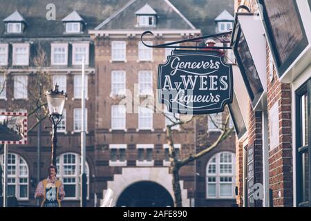 Amsterdam In autunno la mattina, centro della città vecchia, il ponte, canali di Amsterdam Foto Stock