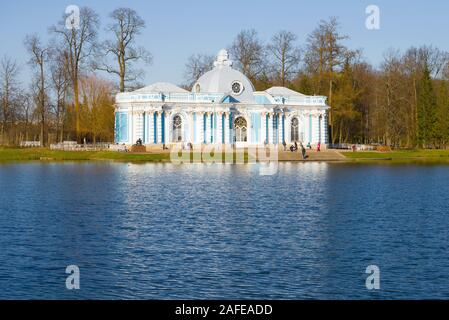 ST. PETERSBURG, Russia - 04 Maggio 2017: Veduta della grotta pavilion su un soleggiato giorno di maggio. Catherine Park di Carskoe Selo Foto Stock