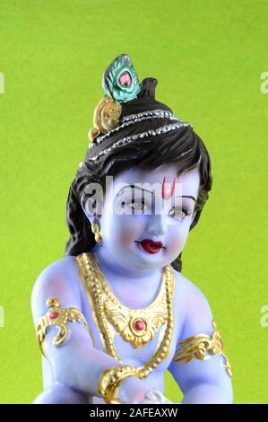 Dio indù Krishna su sfondo verde Foto Stock
