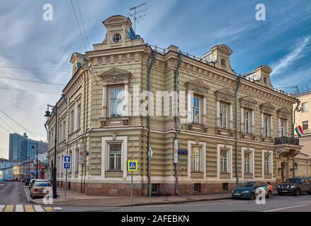 Vista del palazzo del mercante di Mosca del primo guild A.I. Nosenkov, costruito nel 1887, attualmente la costruzione di case della cultura ungherese Cente Foto Stock