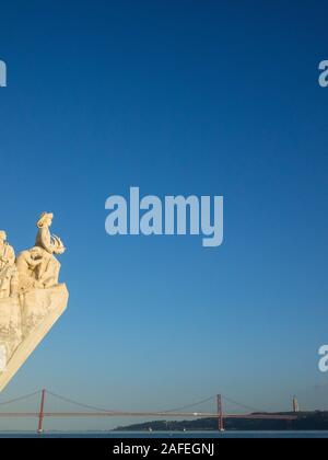 Vasco da Gama alla punta del Monumento delle scoperte sul fiume Tago, Lisbona Foto Stock