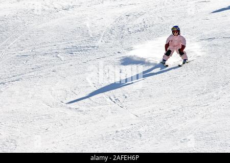 Imparare a skii in norvegese piste d'inverno. Foto Stock