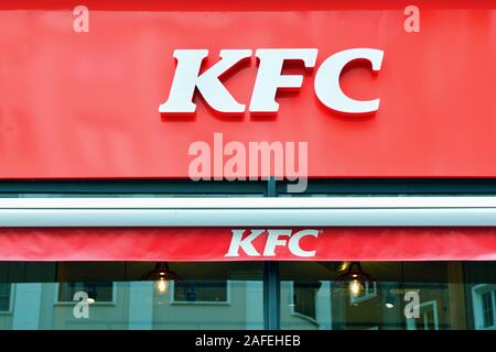 Madrid, Spagna - 30 Novembre 2019: KFC fast food. Kentucky Fried Chicken (KFC) è il secondo più grande catena di ristoranti con quasi 2 Foto Stock