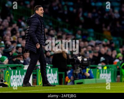 Celtic Park, Glasgow, Regno Unito. 15 Dic, 2019. Scottish Premiership, celtica versus Hibernian; Jack Ross Hibernian Manager grida ordini a suo credito giocatori: Azione Plus sport/Alamy Live News Foto Stock