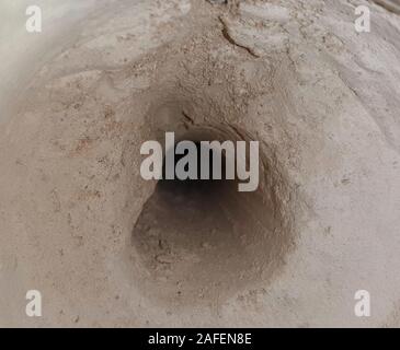 Un foro nella parete, concetto di costruzione Foto Stock