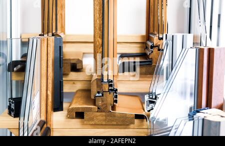 Campioni di profili per finestre. Foto Stock