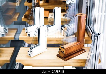 Campioni di profili per finestre. Foto Stock