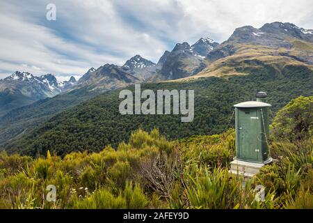 Servizi igienici in remoto in Nuova Zelanda Humboldt di montagne lungo la famosa pista Routeburn Foto Stock