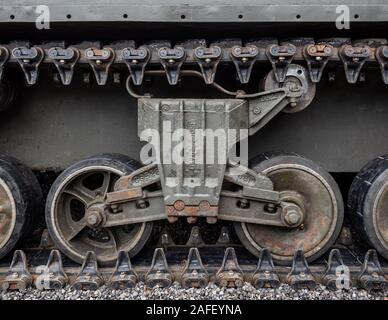 Dettaglio delle ruote e la via di un Sherman WWII serbatoio Foto Stock