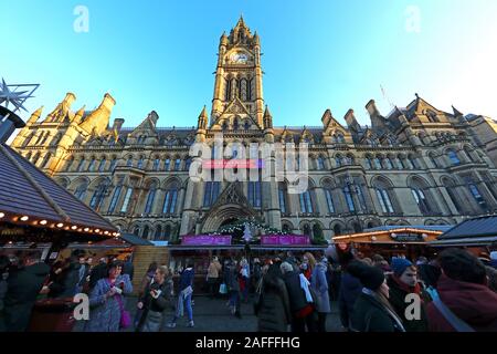 Mercatini di Natale, Municipio di Manchester, Albert Square, Manchester, Inghilterra, Regno Unito, M2 5DB Foto Stock
