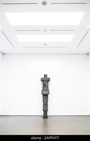 Antony Gormley mostra 'in formazione' 2019 presso il White Cube Mason's Yard, London, Regno Unito Foto Stock