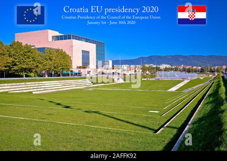 Zagabria. La Biblioteca Nazionale e universitaria di Zagabria e fontane prato visualizzare. Luogo dove 2020 croato della presidenza UE si svolgeranno incontri. Cap Foto Stock