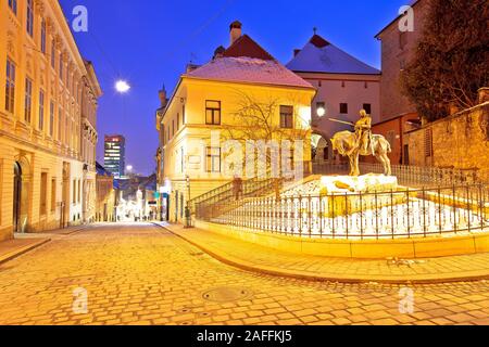 Storico Radiceva Zagabria street e Kamenita vrata Stone gate vista serale, capitale della Croazia Foto Stock