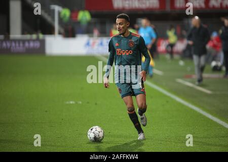 Dicembre 15, 2019: Alkmaar, Paesi Bassi - 15 dicembre 2019: Noussair Mazraoui (Ajax) nella foto durante il 2019/20 attrezzatura di Eredivisie tra AZ Alkmaar e AFC Ajax a AFAS Stadium. Credito: Federico Guerra Maranesi/ZUMA filo/Alamy Live News Foto Stock