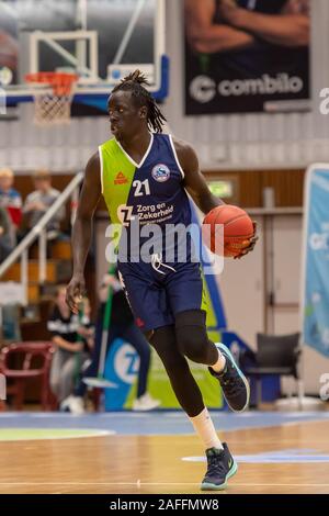 14-12-2019: Basketbal: ZZ Leiden v eroi Den Bosch: Leiden olandese Campionato di basket Seizoen 2019/2020 Nuni Omot Foto Stock