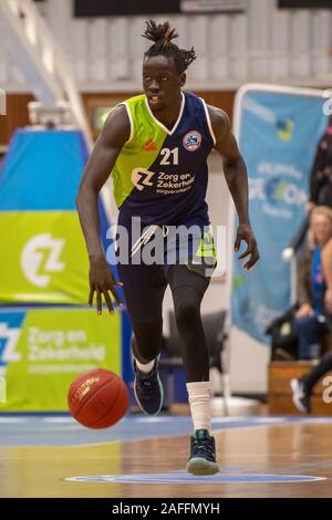 14-12-2019: Basketbal: ZZ Leiden v eroi Den Bosch: Leiden olandese Campionato di basket Seizoen 2019/2020 Nuni Omot Foto Stock