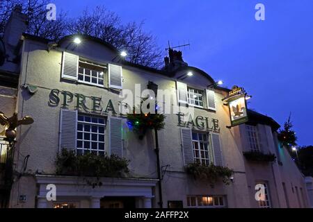 Spread Eagle pub, 47 Eagle Brow, Lymm, Warrington, Cheshire, Inghilterra, Regno Unito, WA13 0AG, al tramonto, inverno Foto Stock