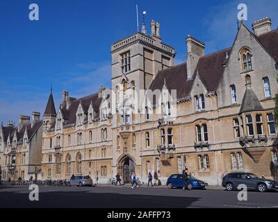 OXFORD, Inghilterra - Settembre 2016: Balliol College, alma mater di personaggi come Primo Ministro Boris Johnson, visto dalla strada. Foto Stock